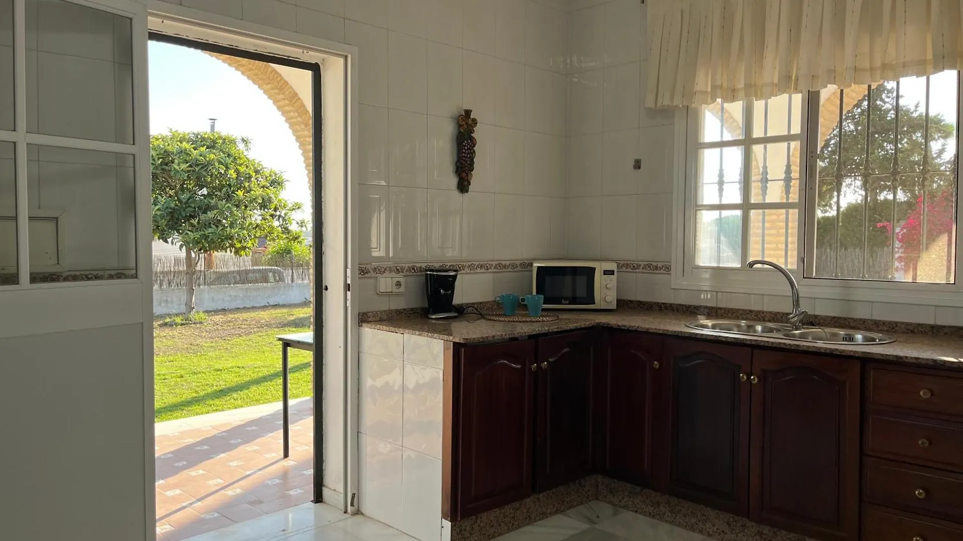 Chalet Playas De La Jara Con 4 Habitaciones En Sanlúcar de Barrameda Nyaraló